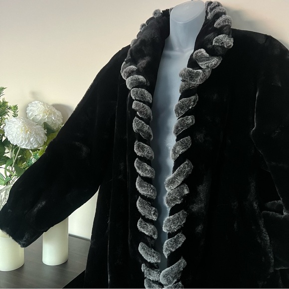 Black and grey Unique Int’l vintage faux fur coat - Picture 2 of 12